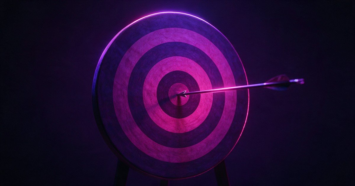 Flecha cravada no centro de um alvo de círculos roxos e magenta.